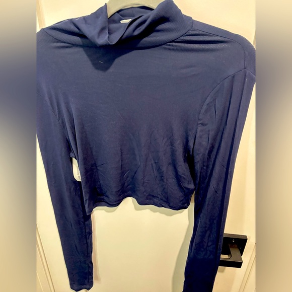 Aritzia freshman cropped sweater turtleneck NWT! - Picture 2 of 6